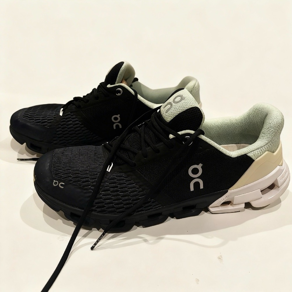 On CloudFlyer 4 ‘Black White’ Women’s Shoes Size 9